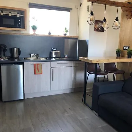 Apartment Climatise Avec Balcon Face Aux Arenes D'arles Arles
