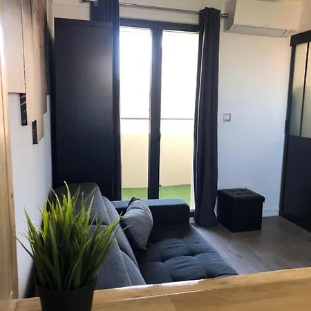 Apartment Climatise Avec Balcon Face Aux Arenes D'arles *