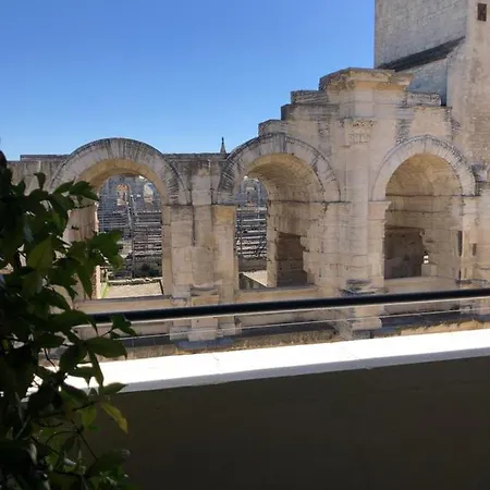 Climatise Avec Balcon Face Aux Arenes D'arles *