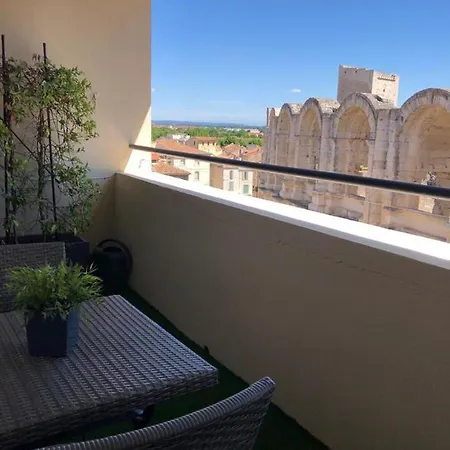 Climatise Avec Balcon Face Aux Arenes D'arles Arles